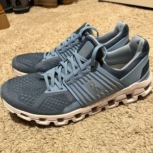 ON RUNNING WOMEN'S CLOUDSWIFT Size 9.5